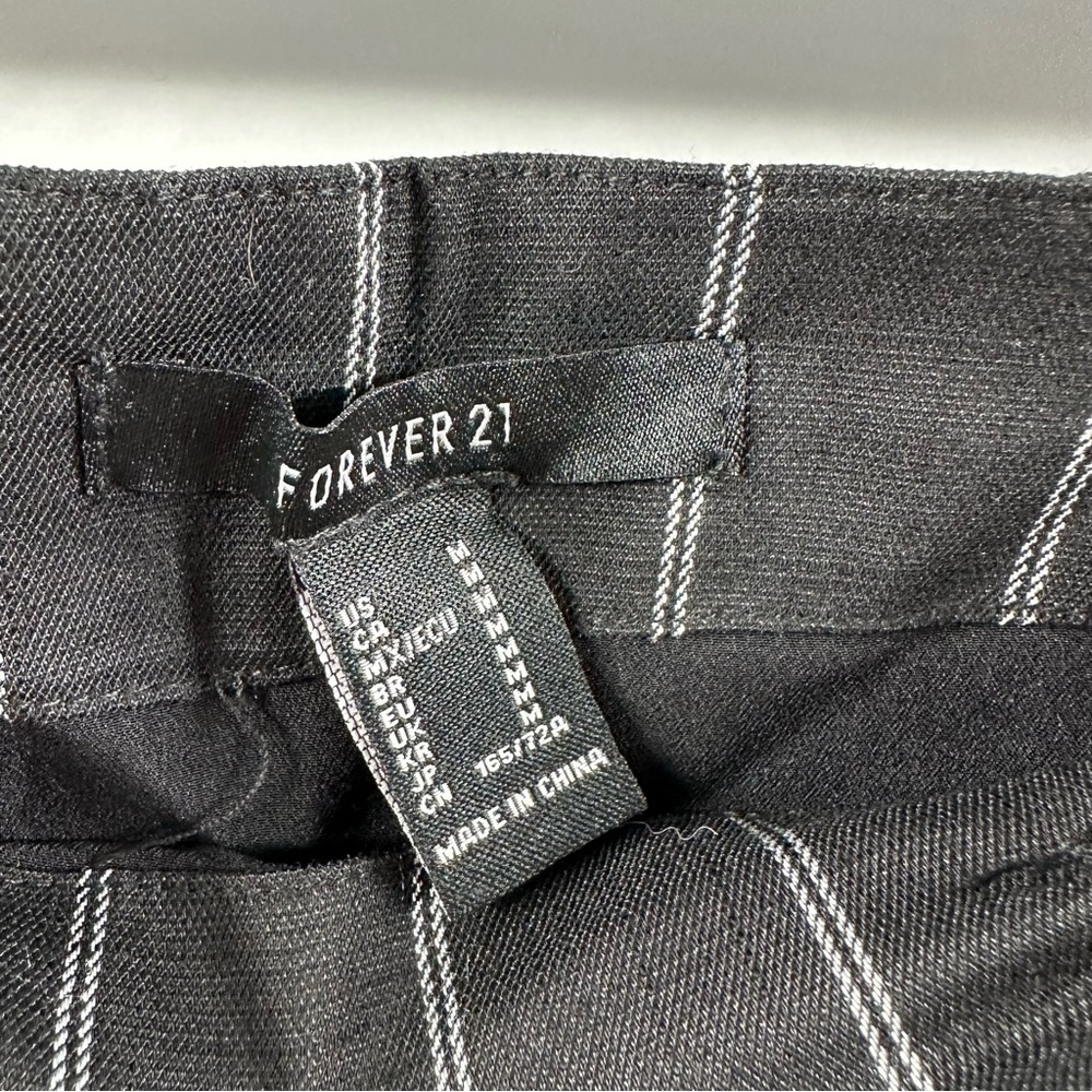 Forever 21 Black & White Striped Mini Skirt –Size Medium - Picture 3 of 4